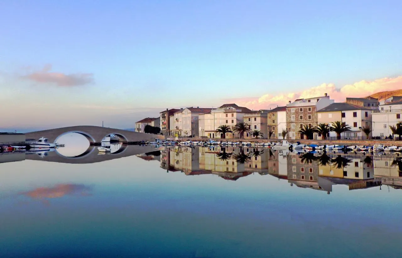 Apartments Vuleta Pag Town 0*,  Croazia
